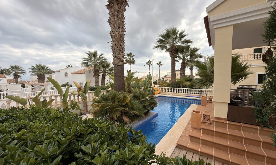 Használt Ingatlanok - Villa -
Orihuela Costa - Los Doses