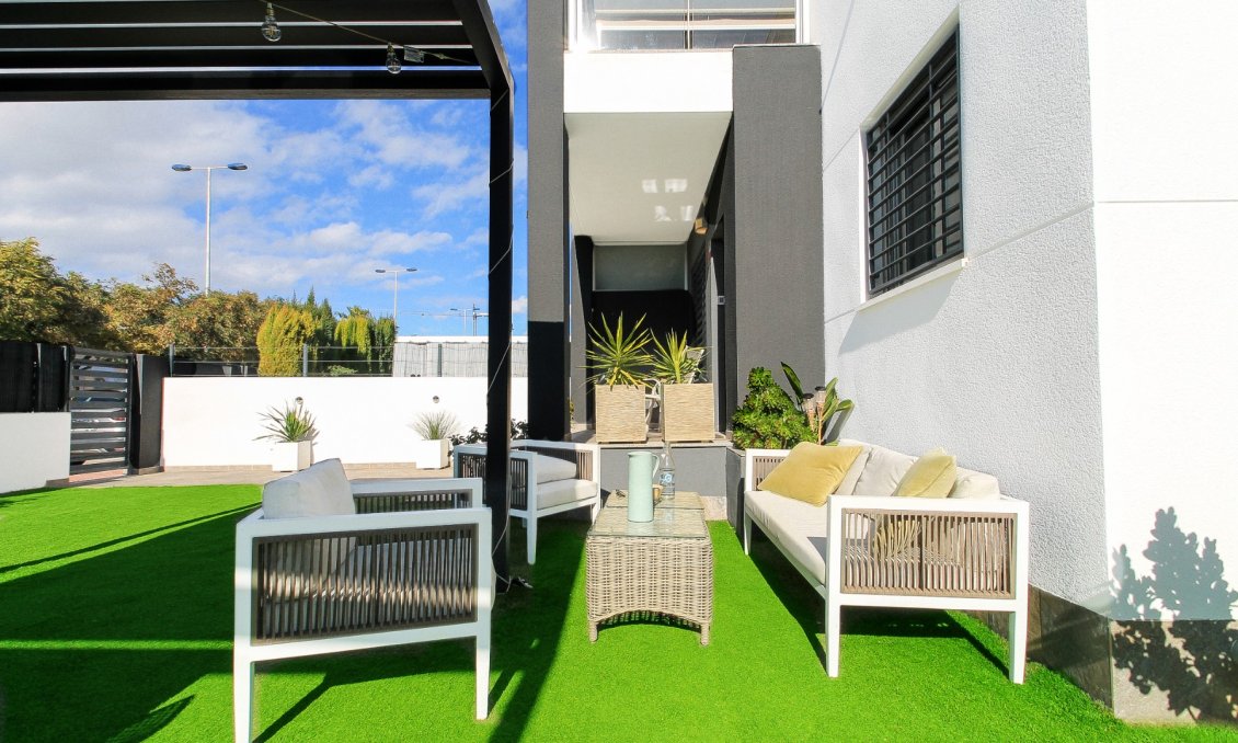 Wiederverkauf - Quad House -
Torrevieja - Costa Blanca