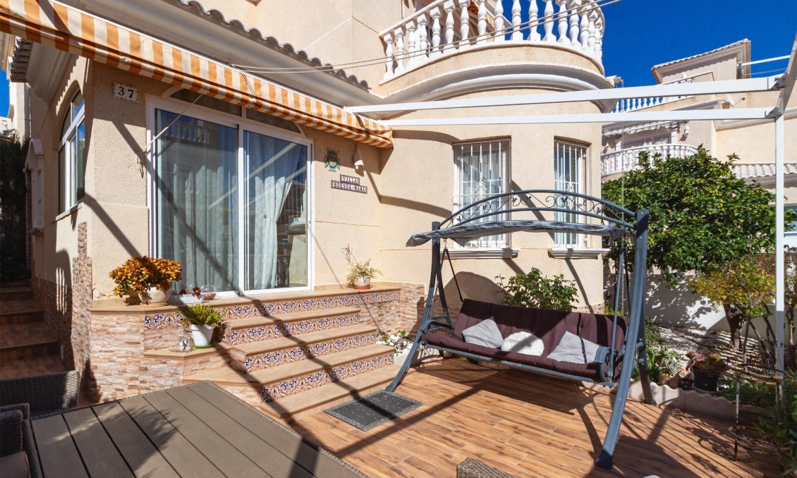 Resale - Villa -
Orihuela Costa - Los Almendros-la Florida