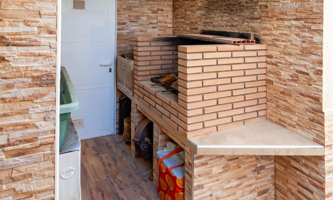 Resale - Villa -
Orihuela Costa - Los Almendros-la Florida