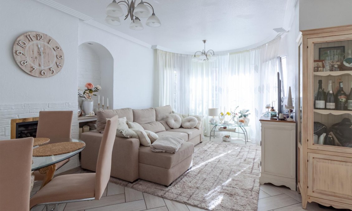 Resale - Villa -
Orihuela Costa - Los Almendros-la Florida