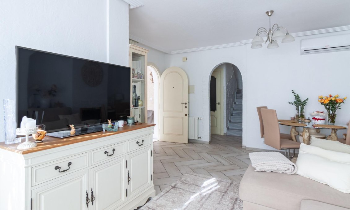 Resale - Villa -
Orihuela Costa - Los Almendros-la Florida