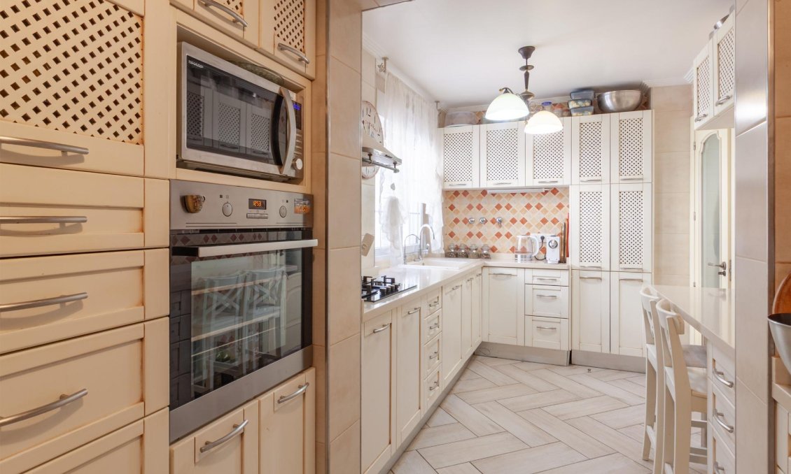 Resale - Villa -
Orihuela Costa - Los Almendros-la Florida