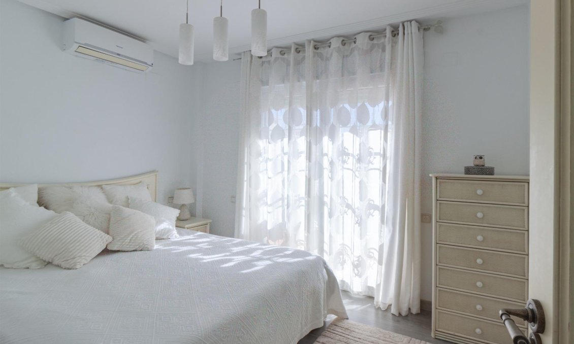 Resale - Villa -
Orihuela Costa - Los Almendros-la Florida