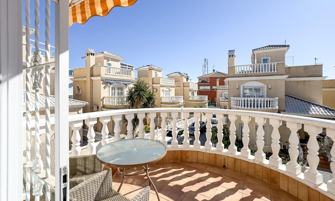 Resale - Villa -
Orihuela Costa - Los Almendros-la Florida