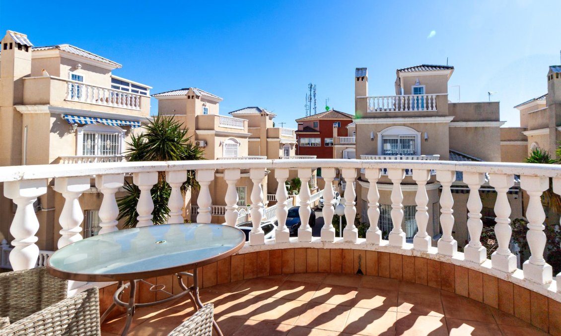 Resale - Villa -
Orihuela Costa - Los Almendros-la Florida