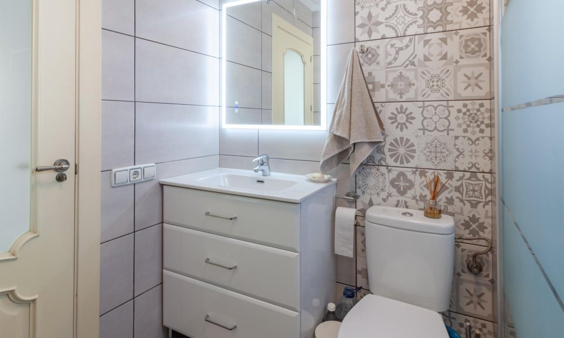 Resale - Villa -
Orihuela Costa - Los Almendros-la Florida