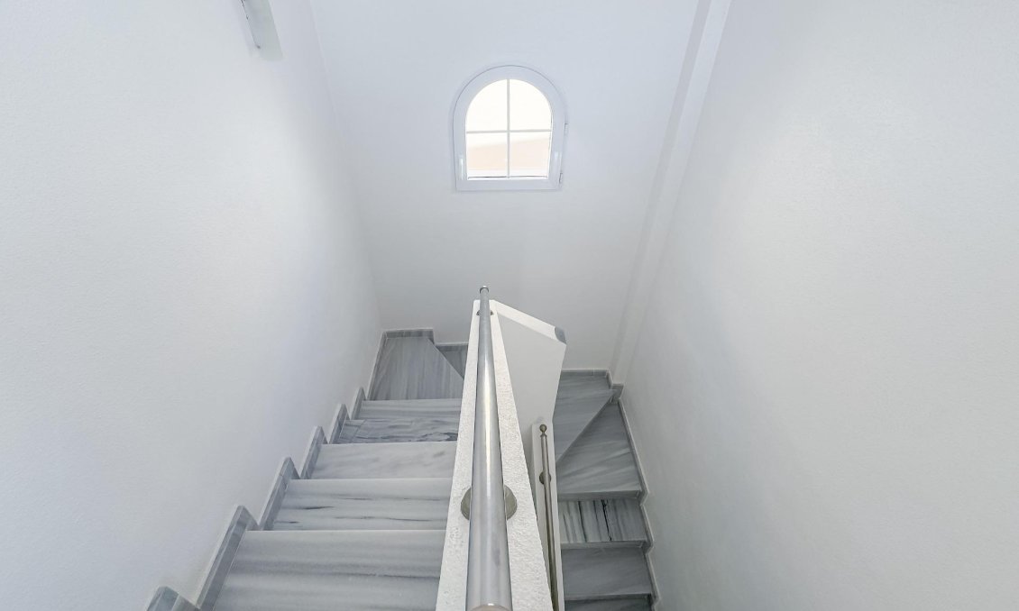 Resale - Villa -
Orihuela Costa - Los Almendros-la Florida