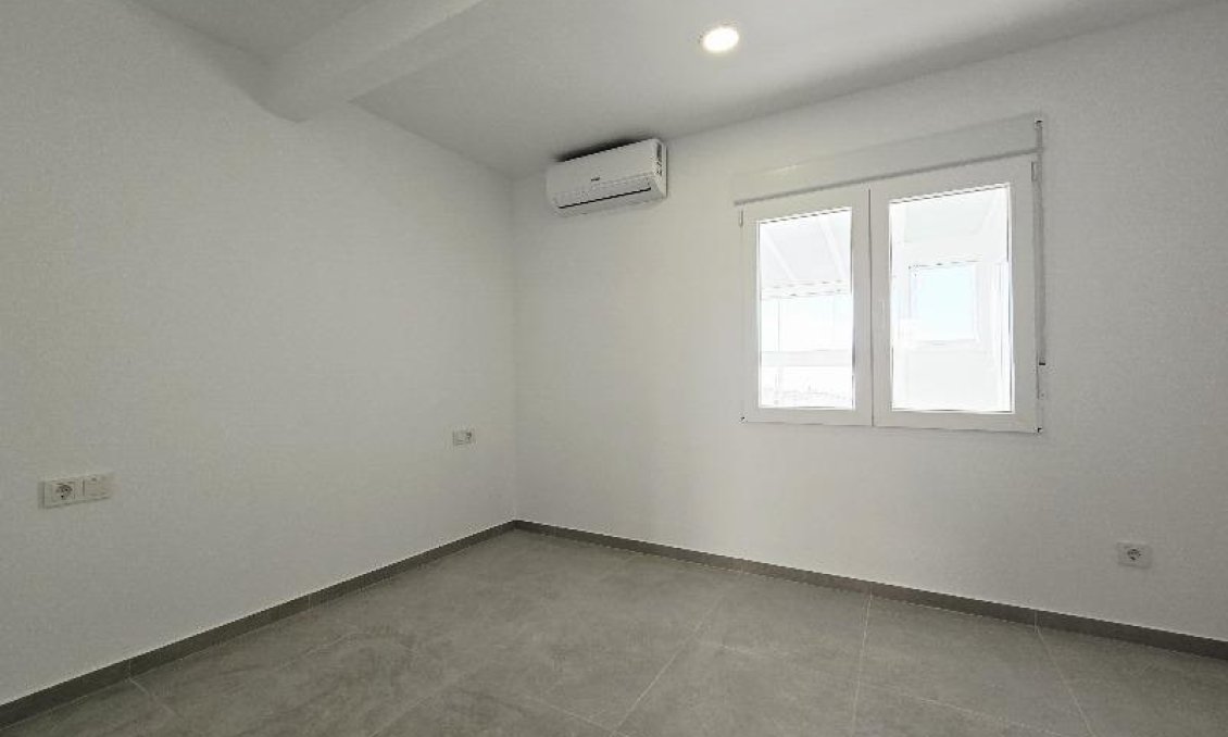 Resale - Penthouse -
Torrevieja - Playa del Cura