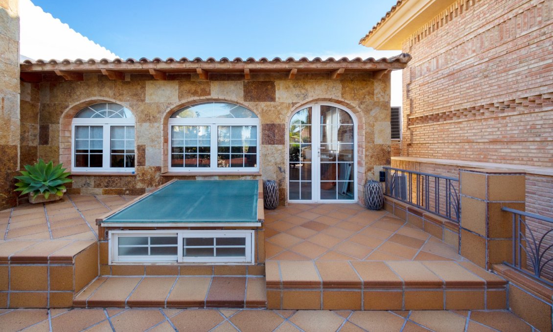 Wiederverkauf - Villa -
San Vicente del Raspeig - Inland