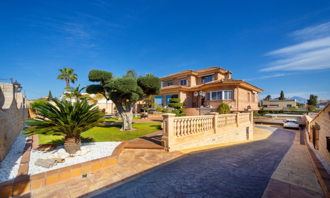 Wiederverkauf - Villa -
San Vicente del Raspeig - Inland