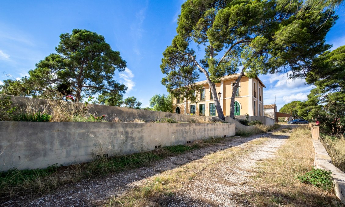 Resale - Villa -
Alicante - Costa Blanca