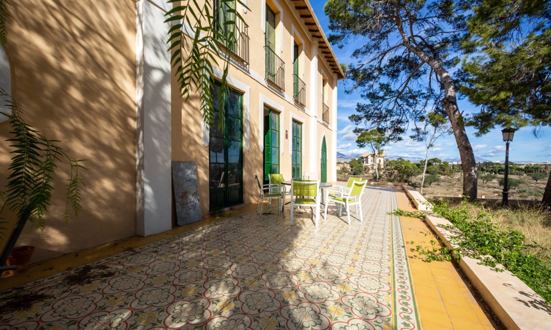 Resale - Villa -
Alicante - Costa Blanca