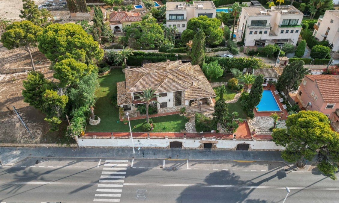 Resale - Villa -
Alicante - Costa Blanca