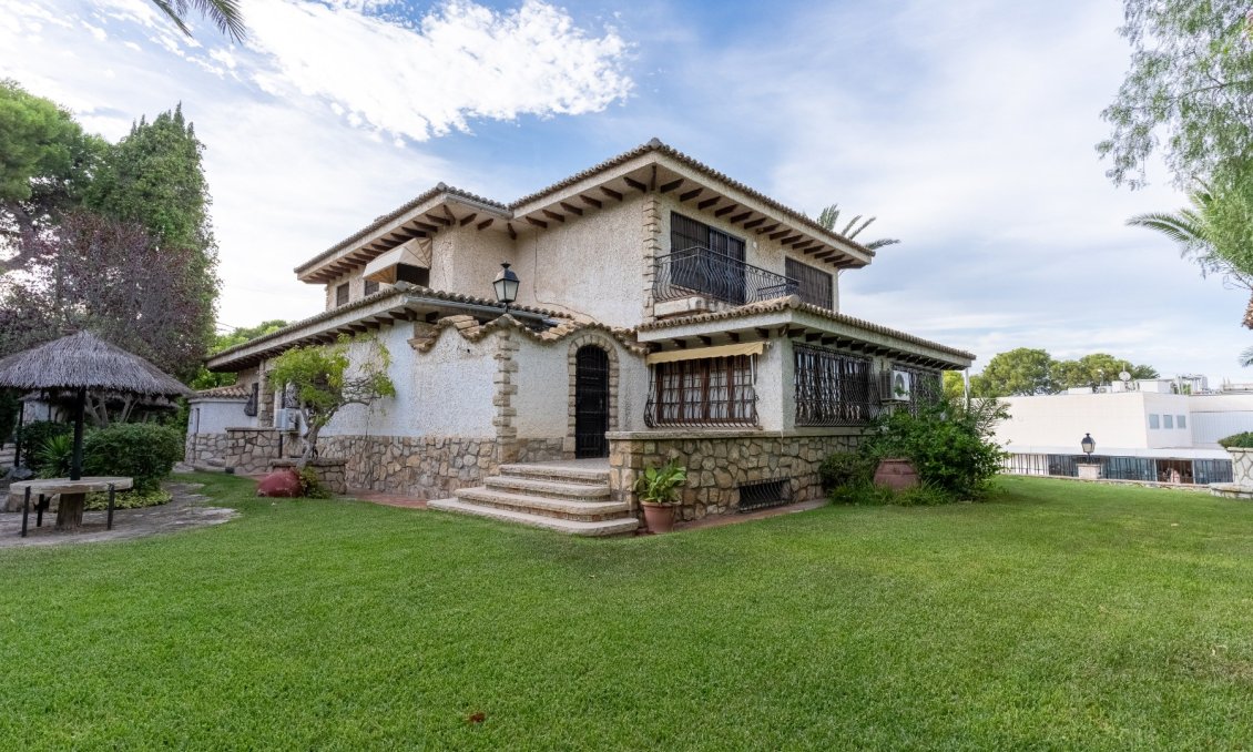 Resale - Villa -
Alicante - Costa Blanca