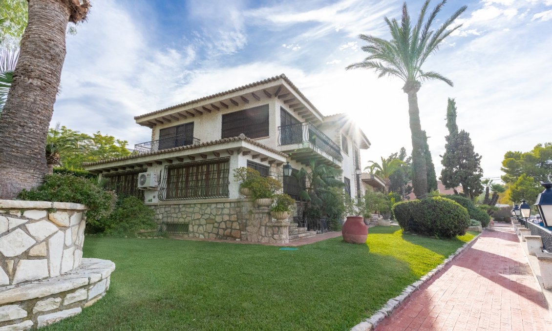 Resale - Villa -
Alicante - Costa Blanca