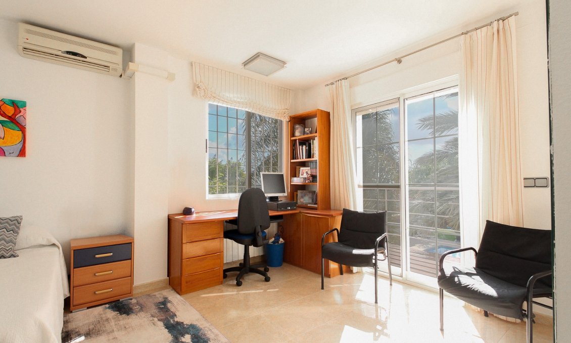 Wiederverkauf - Villa -
San Vicente del Raspeig - Inland