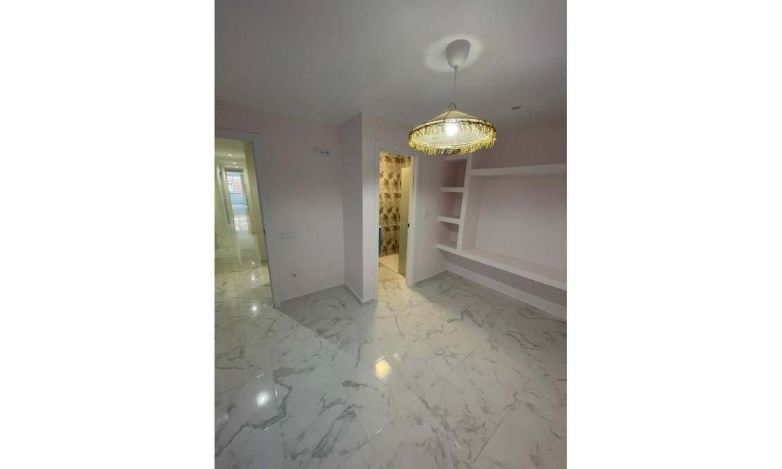 Resale - Apartment -
Torrevieja - Costa Blanca