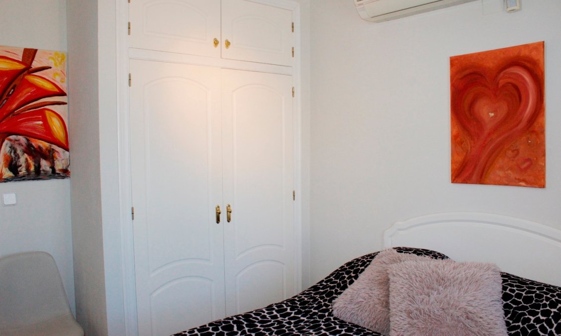 Wiederverkauf - Villa -
Villamartin - Costa Blanca