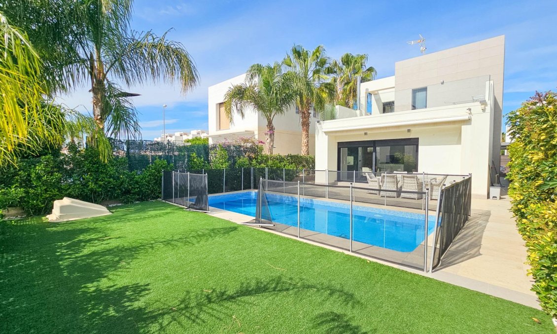 Használt Ingatlanok - Villa -
Rojales - Cuidad Quesada