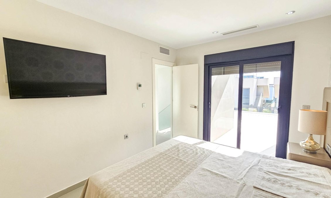 Használt Ingatlanok - Villa -
Rojales - Cuidad Quesada