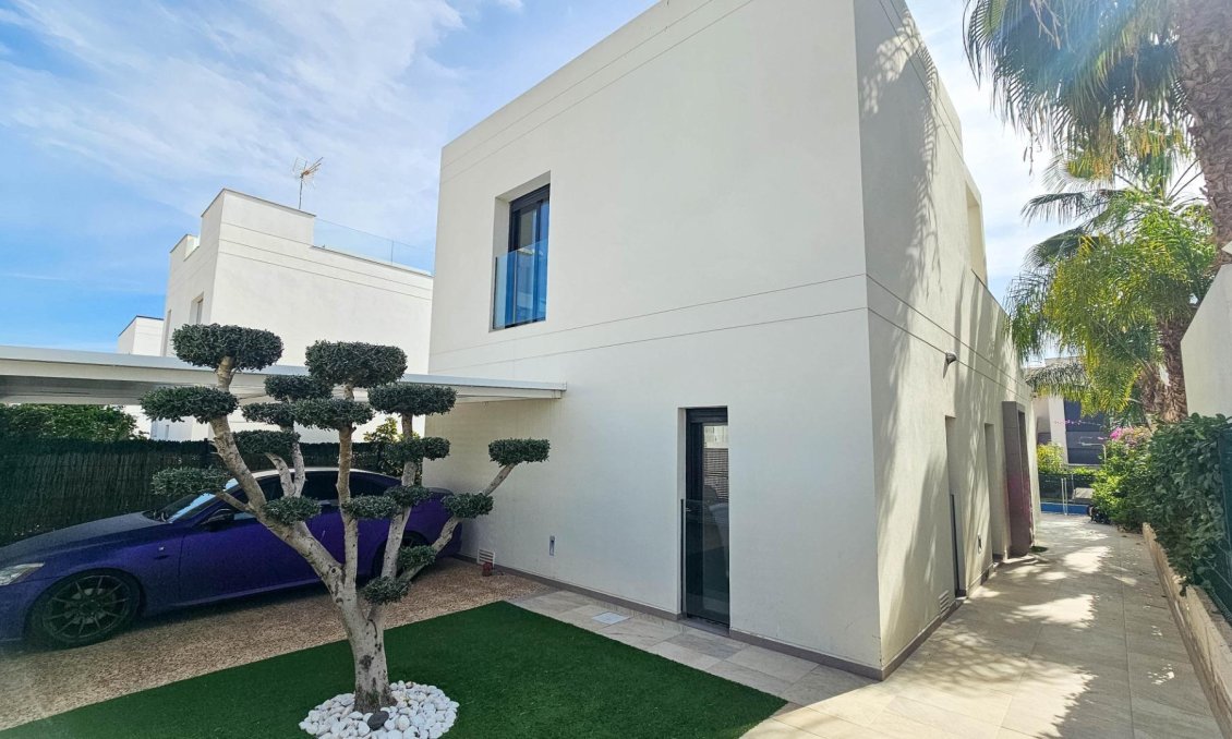 Használt Ingatlanok - Villa -
Rojales - Cuidad Quesada