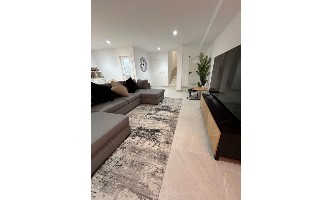 Wiederverkauf - Villa -
Santa Rosalia Resort - Inland