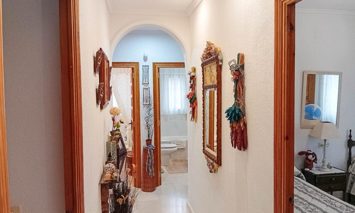 Resale - Villa -
Torrevieja - La Siesta