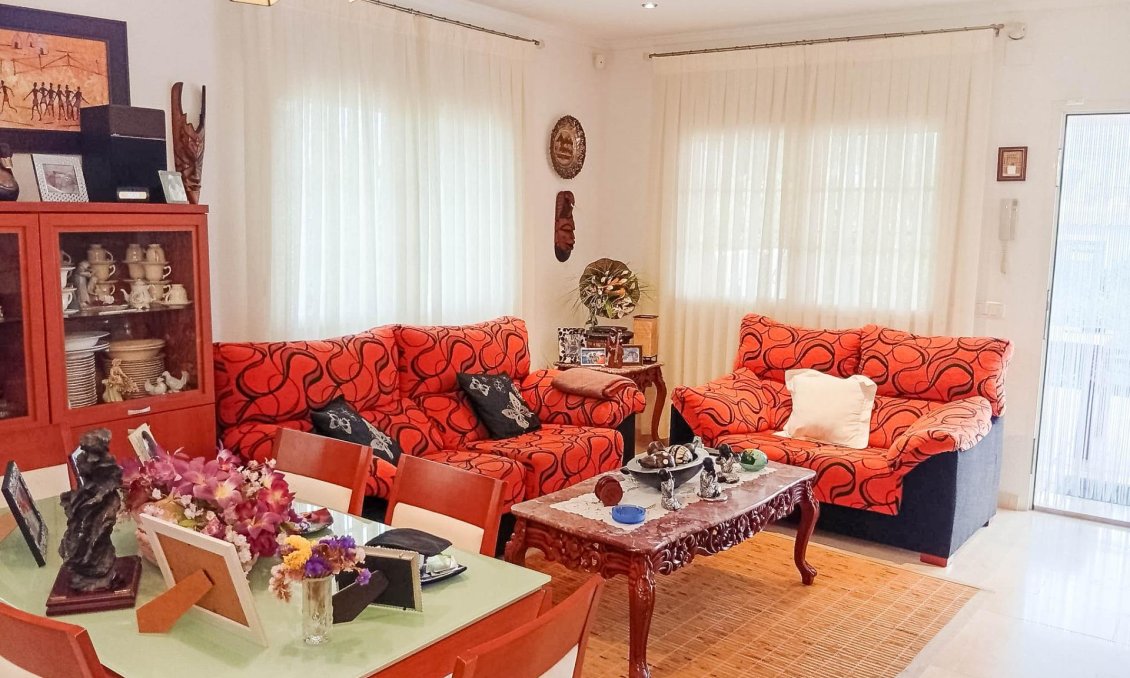 Resale - Villa -
Torrevieja - La Siesta