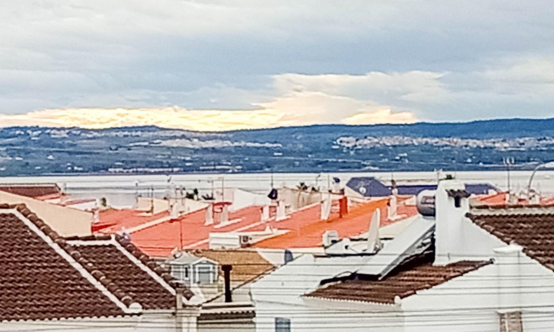 Resale - Villa -
Torrevieja - La Siesta