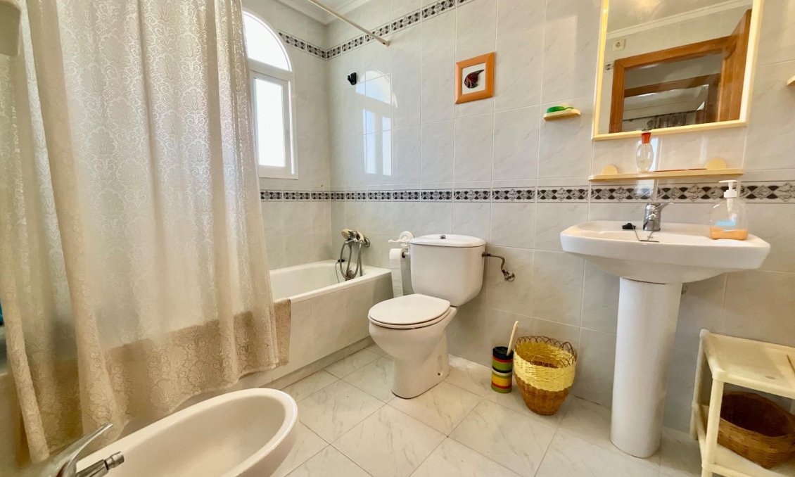 Revânzare - Apartament -
Torrevieja - La Mata