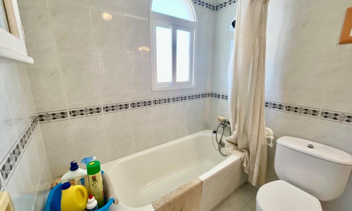 Revânzare - Apartament -
Torrevieja - La Mata