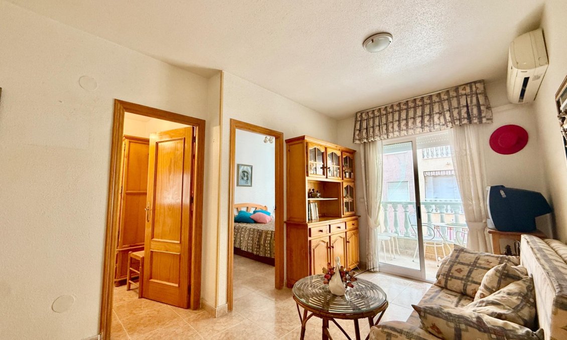 Segunda mano - Apartamento -
Torrevieja - Centro