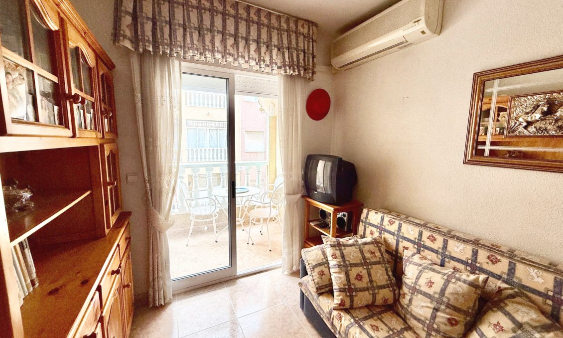 Segunda mano - Apartamento -
Torrevieja - Centro