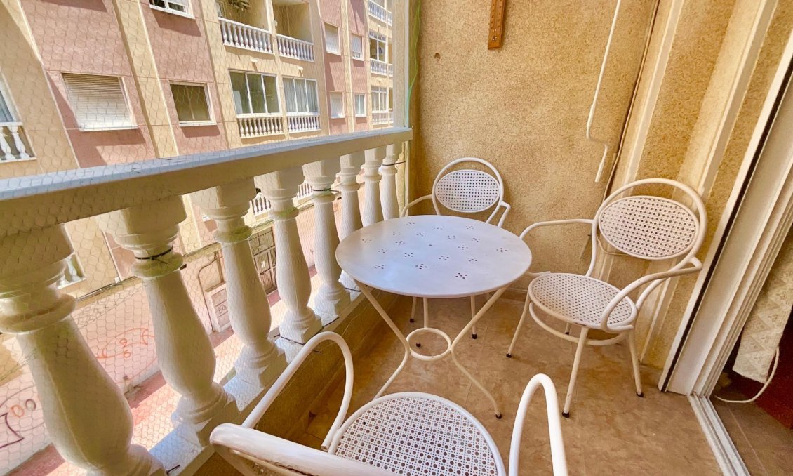 Segunda mano - Apartamento -
Torrevieja - Centro
