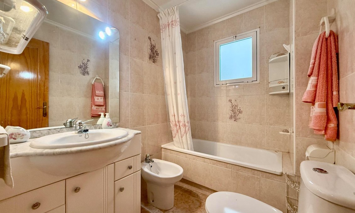 Segunda mano - Apartamento -
Torrevieja - Centro