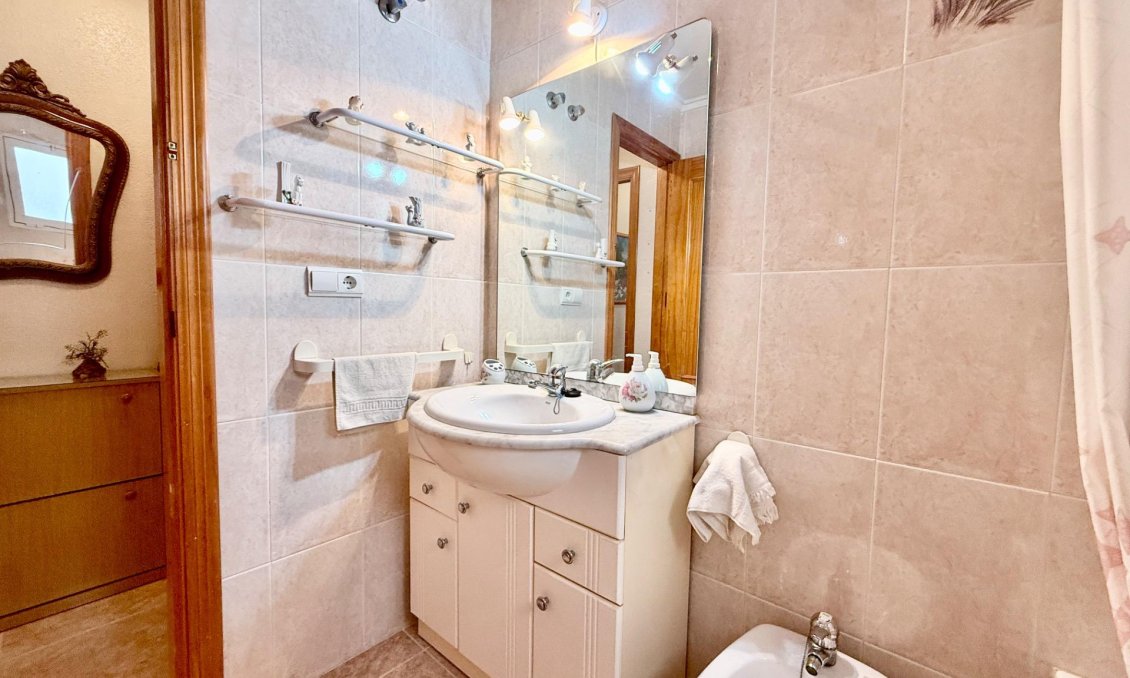 Segunda mano - Apartamento -
Torrevieja - Centro