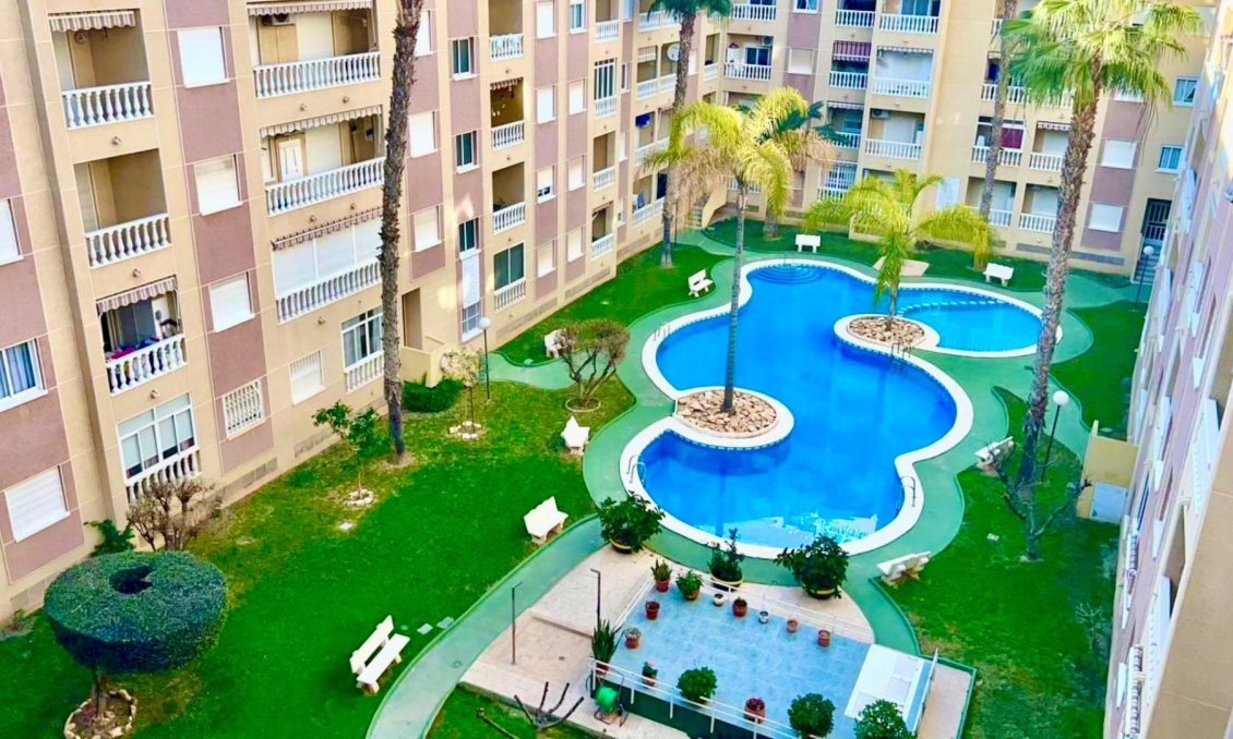 Segunda mano - Apartamento -
Torrevieja - Centro