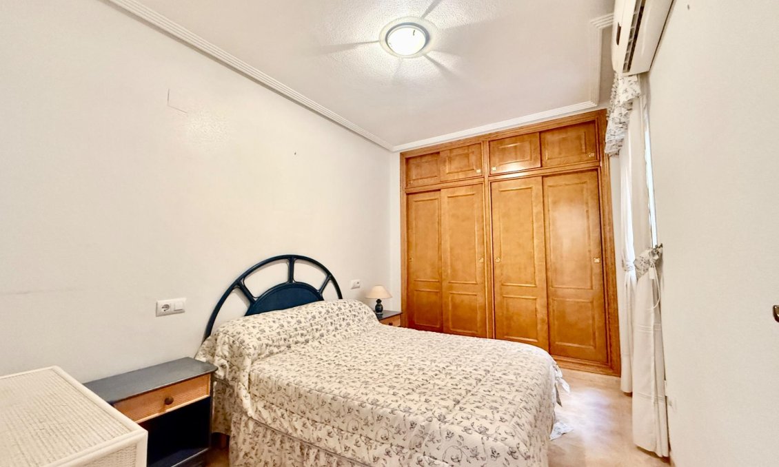 Segunda mano - Apartamento -
Torrevieja - Centro