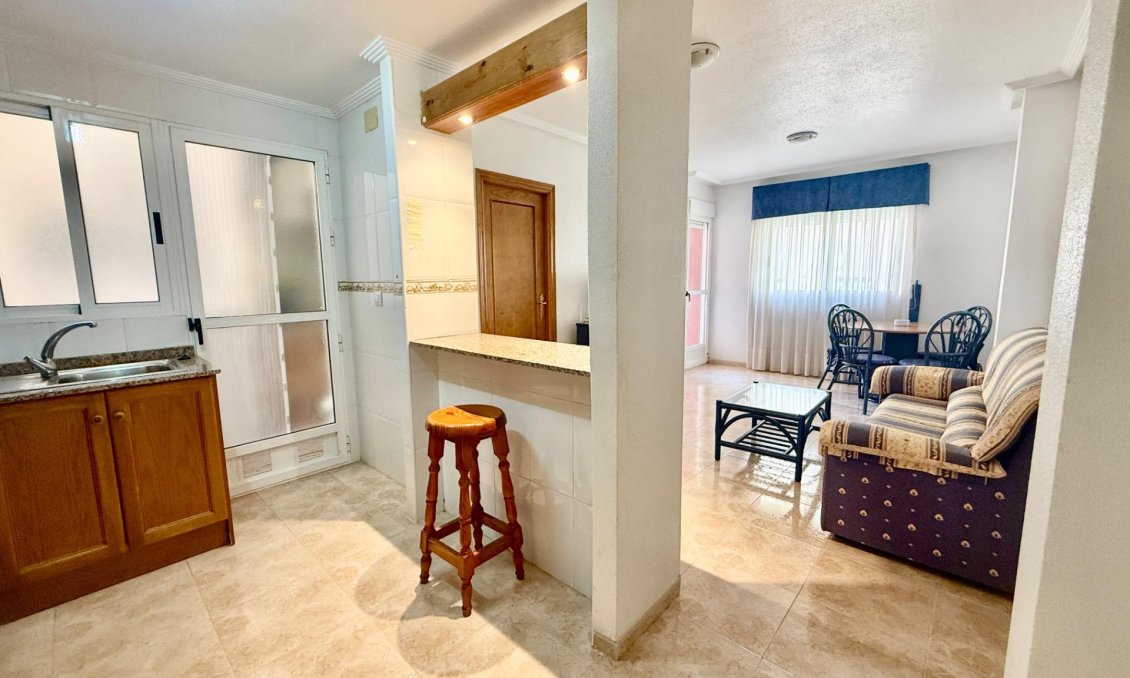 Segunda mano - Apartamento -
Torrevieja - Centro