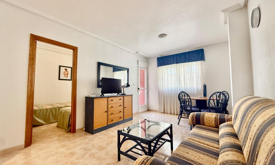 Segunda mano - Apartamento -
Torrevieja - Centro