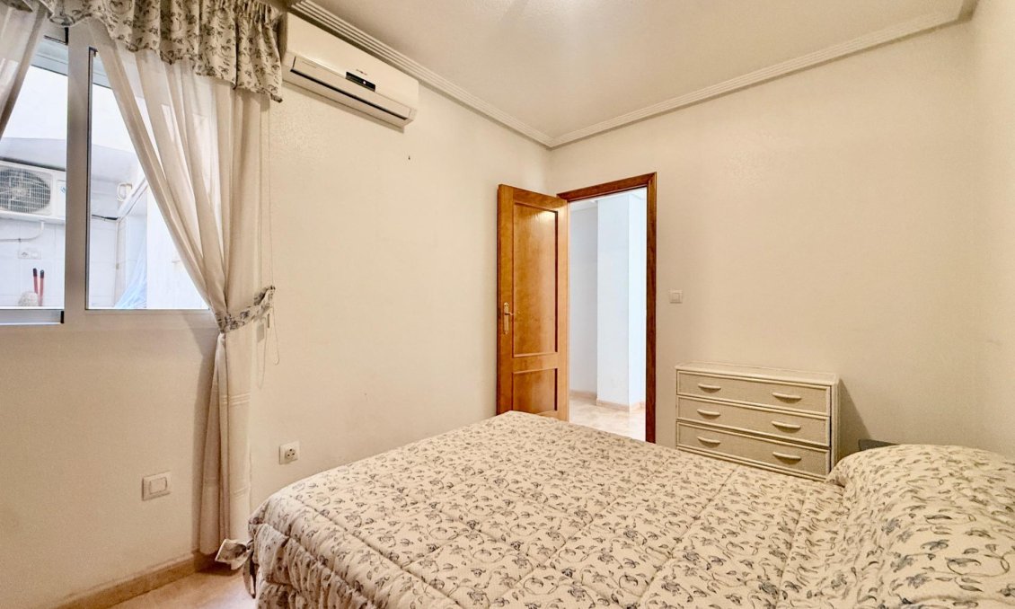 Segunda mano - Apartamento -
Torrevieja - Centro