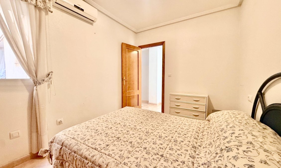 Segunda mano - Apartamento -
Torrevieja - Centro