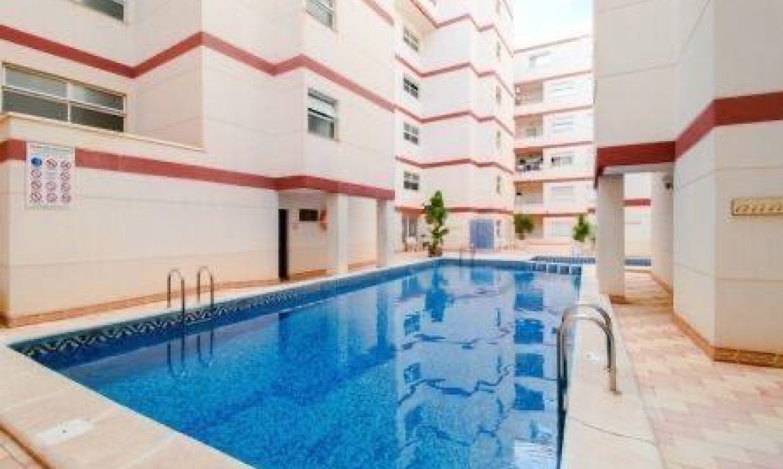 Segunda mano - Apartamento -
Torrevieja - Centro