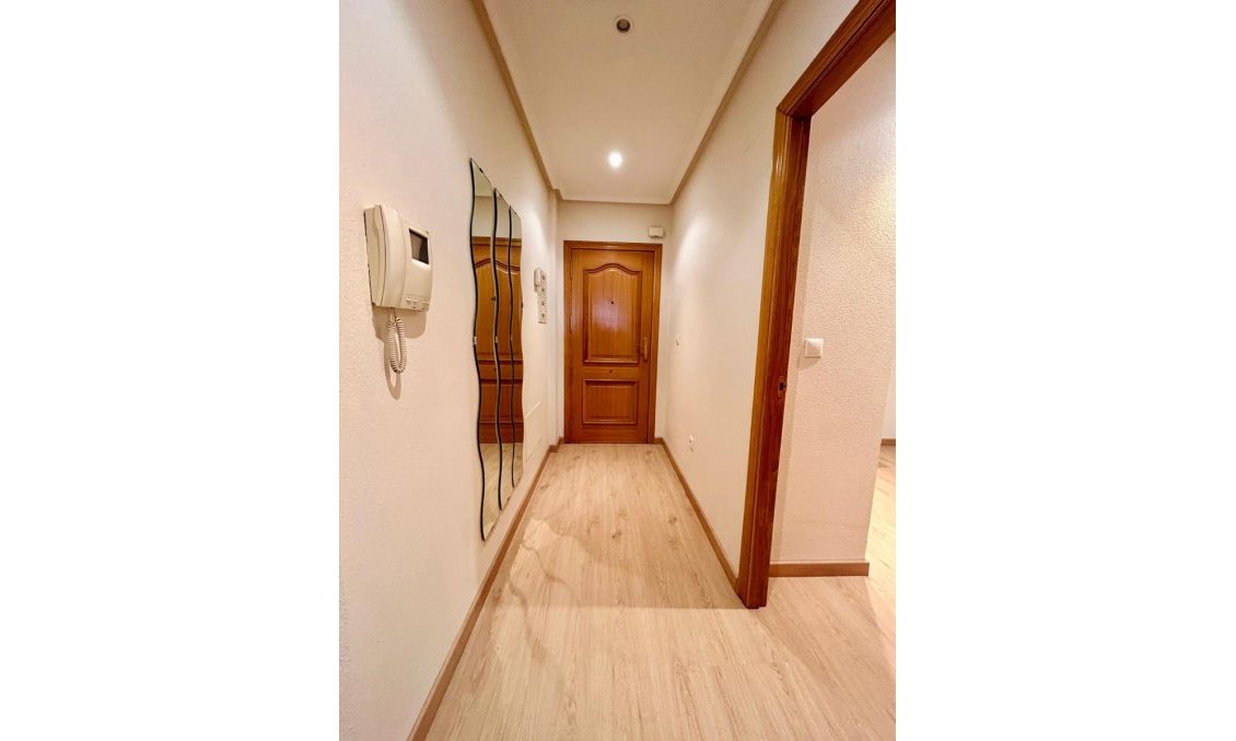 Revente - Appartement -
San Isidro - Inland