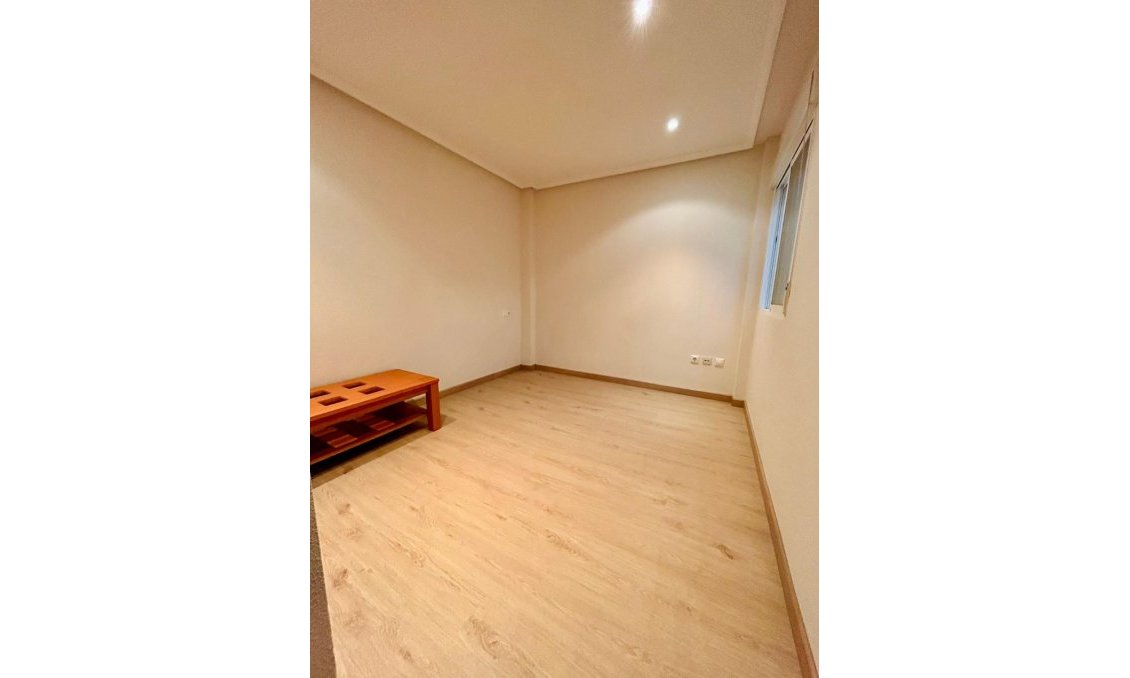 Revente - Appartement -
San Isidro - Inland