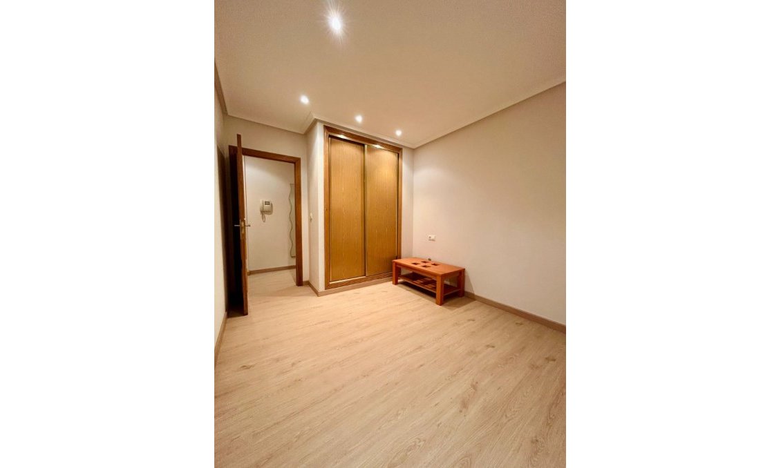 Revente - Appartement -
San Isidro - Inland