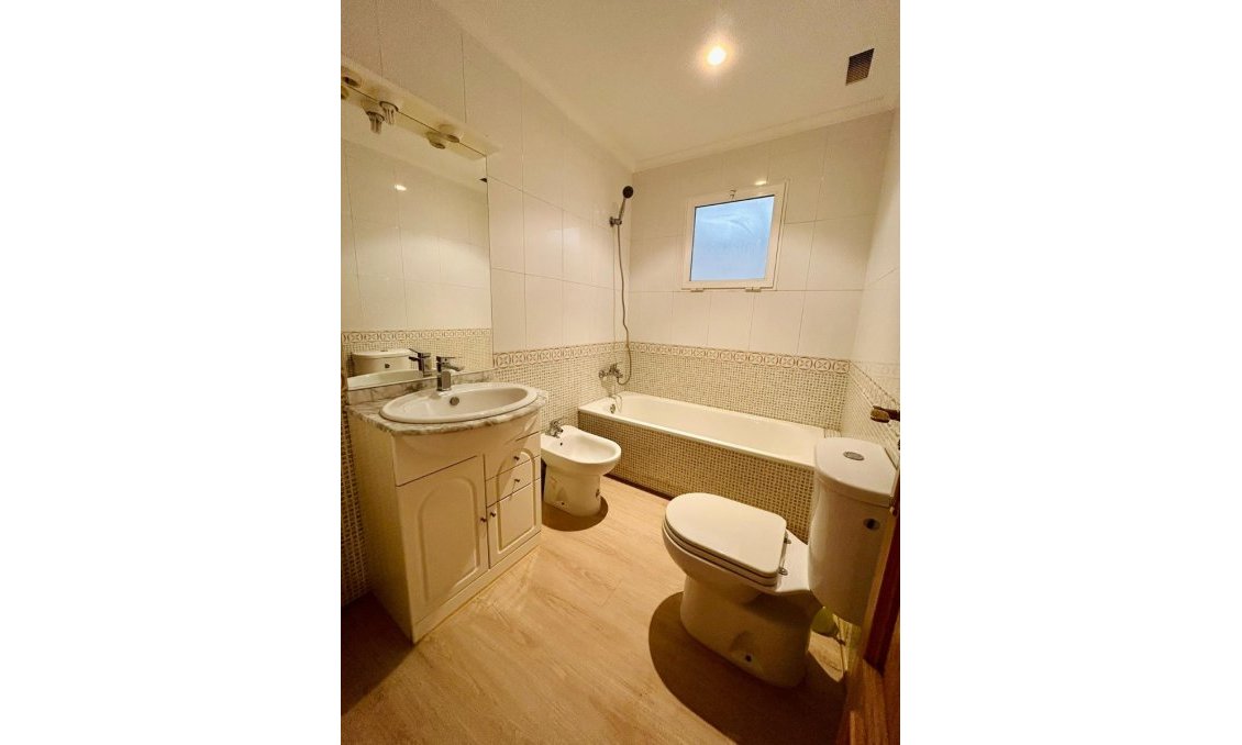 Revente - Appartement -
San Isidro - Inland