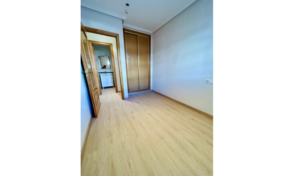 Revente - Appartement -
San Isidro - Inland