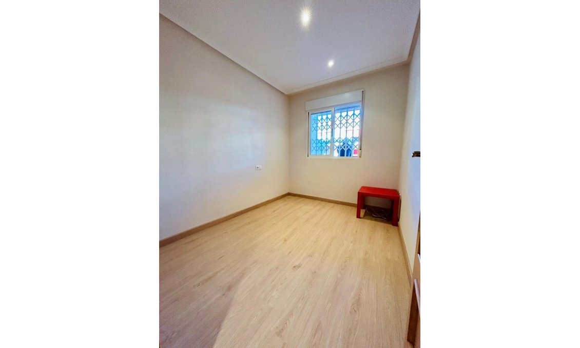 Revente - Appartement -
San Isidro - Inland